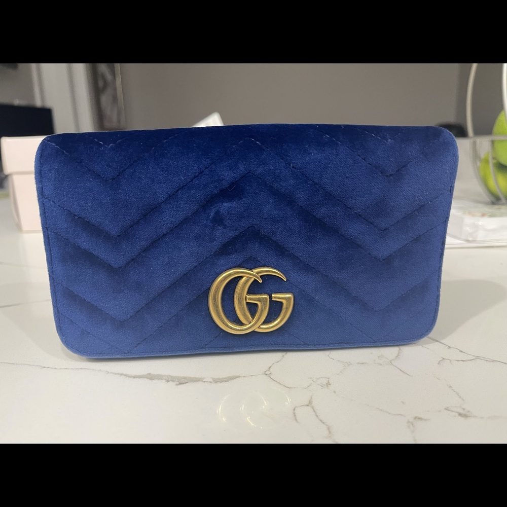 Velvet Gucci Clutch w. gold Chain
